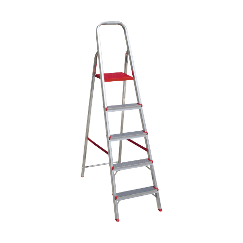 Escalera comercial de aluminio de 5 escalones. Altura: 107 cm.